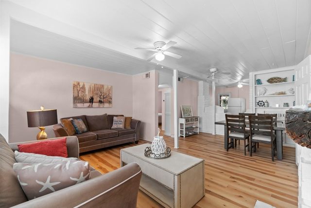 114 Pinewood Dr. N, Surfside Beach, SC 29575