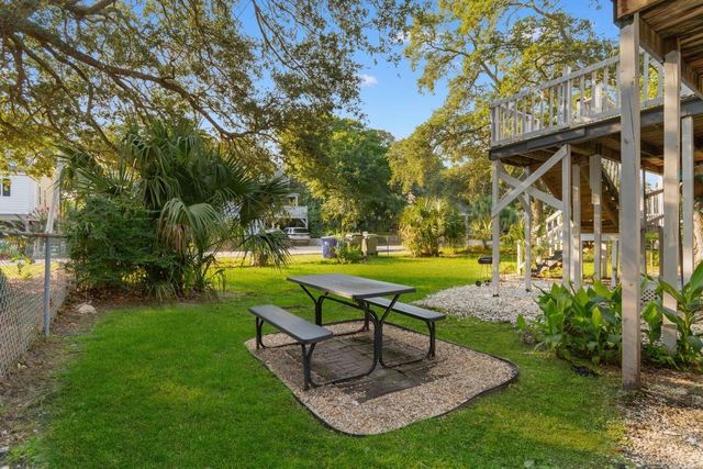 114 Pinewood Dr. N, Surfside Beach, SC 29575