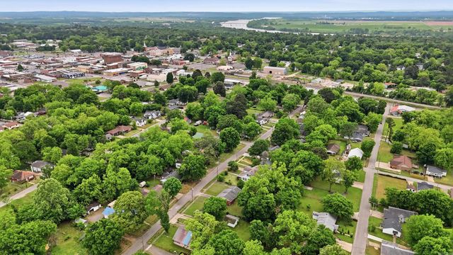305 W Elm Street, Morrilton, AR 72110