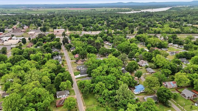 305 W Elm Street, Morrilton, AR 72110