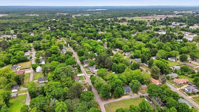 305 W Elm Street, Morrilton, AR 72110