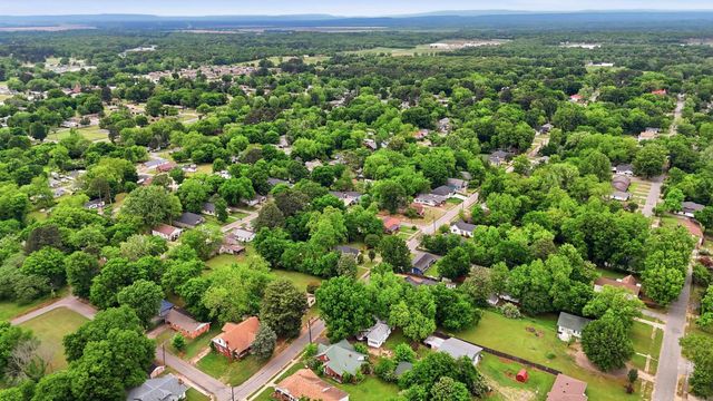 305 W Elm Street, Morrilton, AR 72110