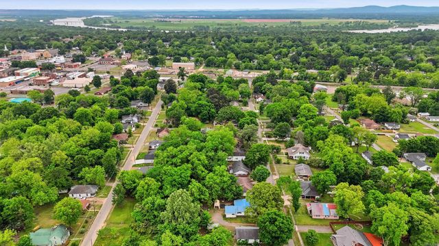 305 W Elm Street, Morrilton, AR 72110