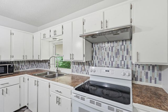 305 W Elm Street, Morrilton, AR 72110