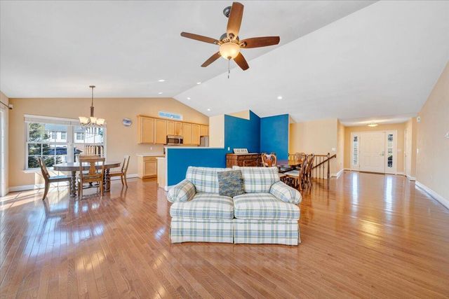 200 Inlet DR, Wirtz, VA 24184