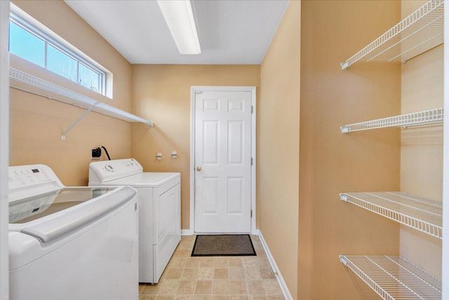 200 Inlet DR, Wirtz, VA 24184