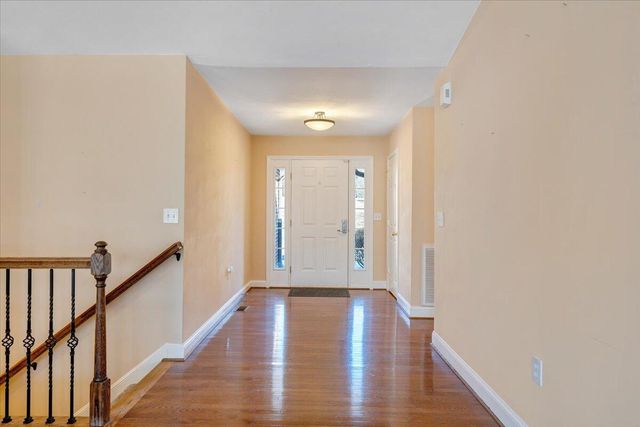 200 Inlet DR, Wirtz, VA 24184