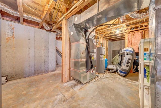 200 Inlet DR, Wirtz, VA 24184