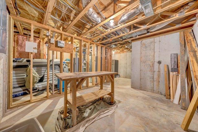 200 Inlet DR, Wirtz, VA 24184