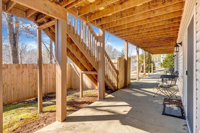 200 Inlet DR, Wirtz, VA 24184