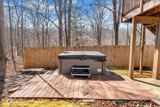 200 Inlet DR, Wirtz, VA 24184