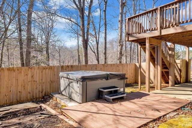 200 Inlet DR, Wirtz, VA 24184