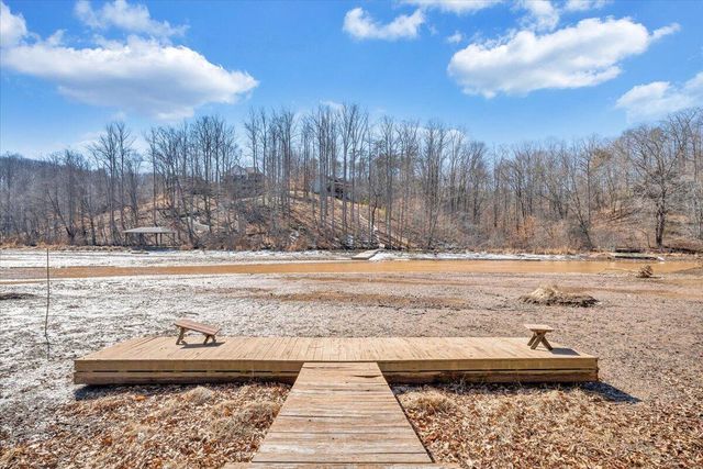 200 Inlet DR, Wirtz, VA 24184
