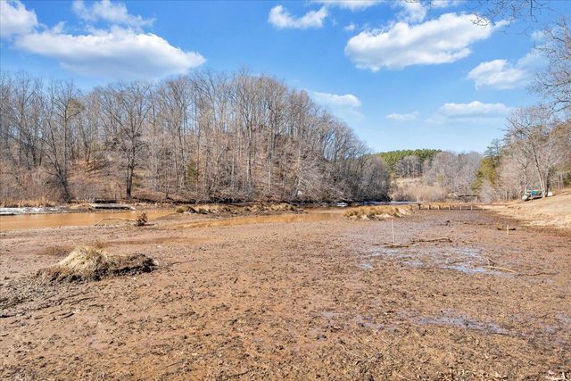 200 Inlet DR, Wirtz, VA 24184