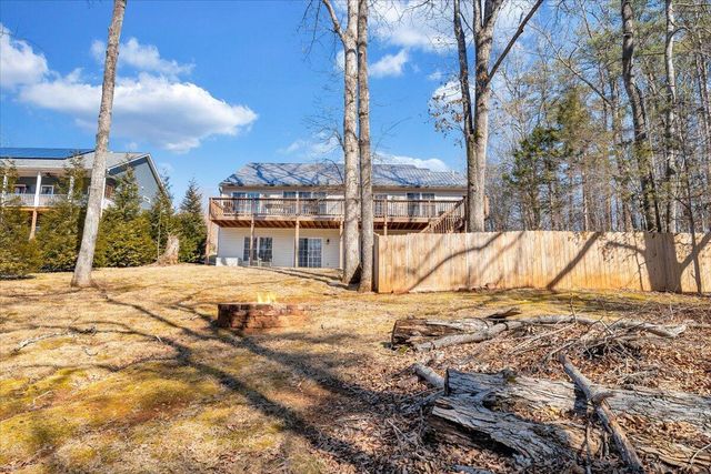 200 Inlet DR, Wirtz, VA 24184