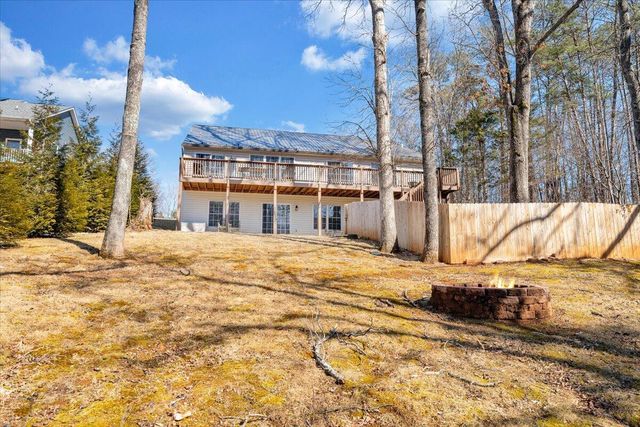 200 Inlet DR, Wirtz, VA 24184