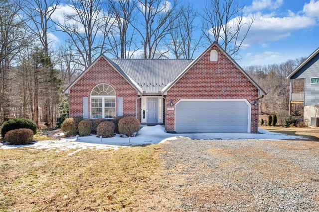 200 Inlet DR, Wirtz, VA 24184