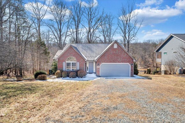 200 Inlet DR, Wirtz, VA 24184