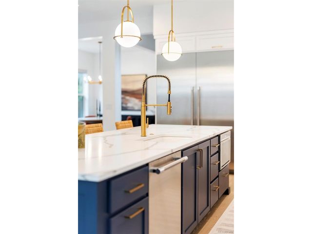 909 Madison St, Denver, CO 80206