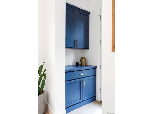 909 Madison St, Denver, CO 80206