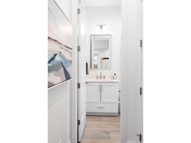 909 Madison St, Denver, CO 80206