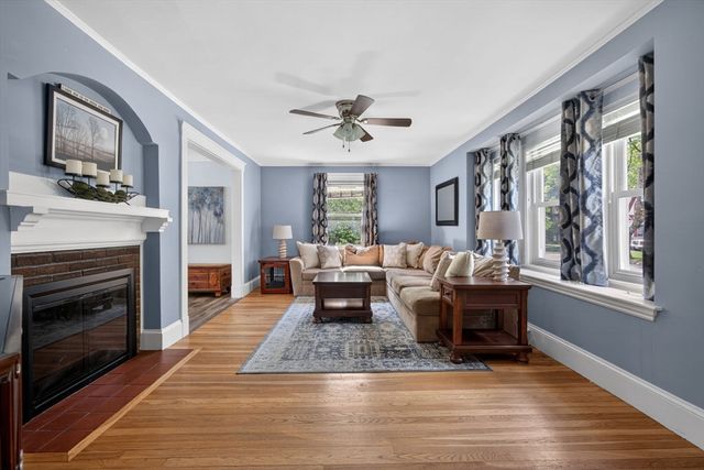 11 Clifton Ave, Beverly, MA 01915