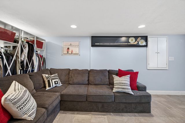 11 Clifton Ave, Beverly, MA 01915