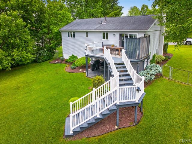 34 Janet Ter, New Hartford, NY 13413