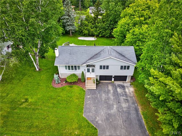 34 Janet Ter, New Hartford, NY 13413