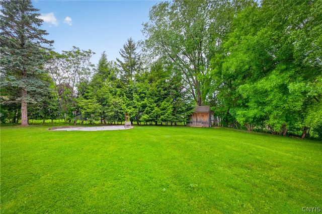 34 Janet Ter, New Hartford, NY 13413