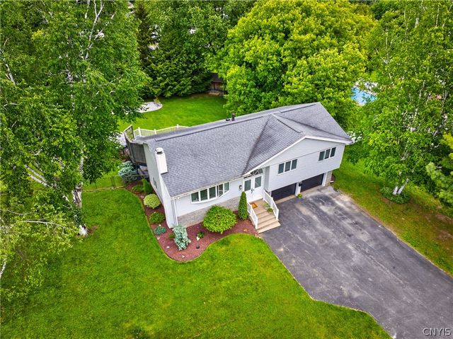34 Janet Ter, New Hartford, NY 13413