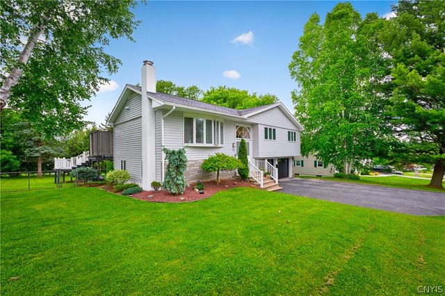 34 Janet Ter, New Hartford, NY 13413