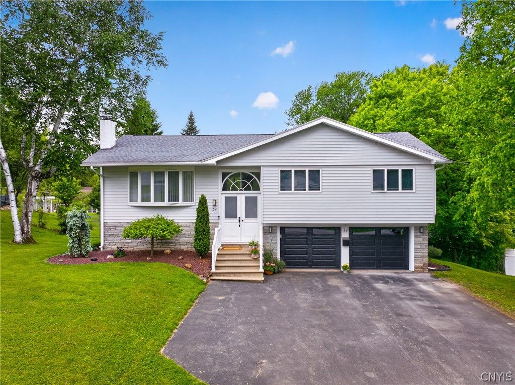 34 Janet Ter, New Hartford, NY 13413