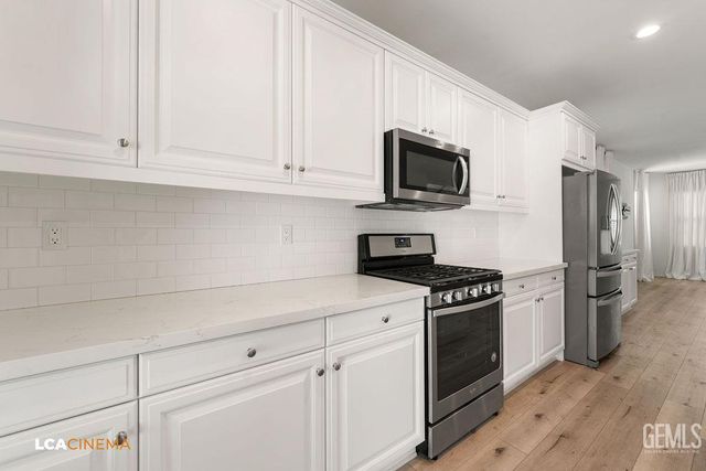 3704 Windermere Street, Bakersfield, CA 93311