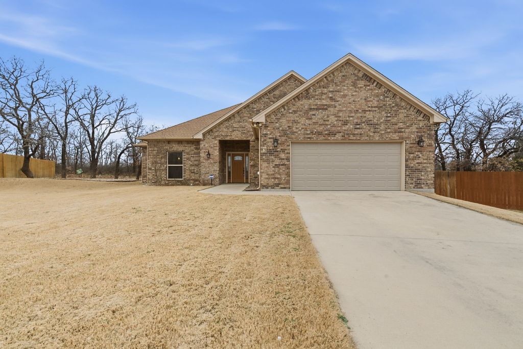 2201 Springhill Court, Mineral Wells, TX 76067