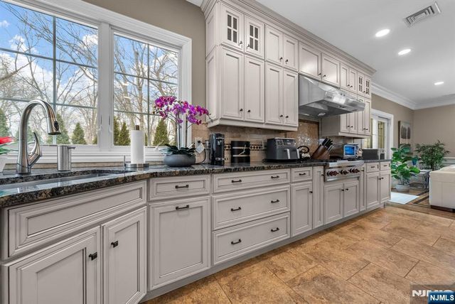 461 Arthur Terrace, Paramus, NJ 07652