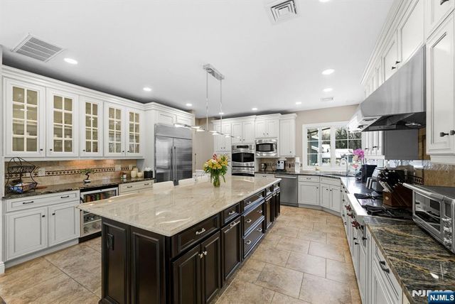 461 Arthur Terrace, Paramus, NJ 07652