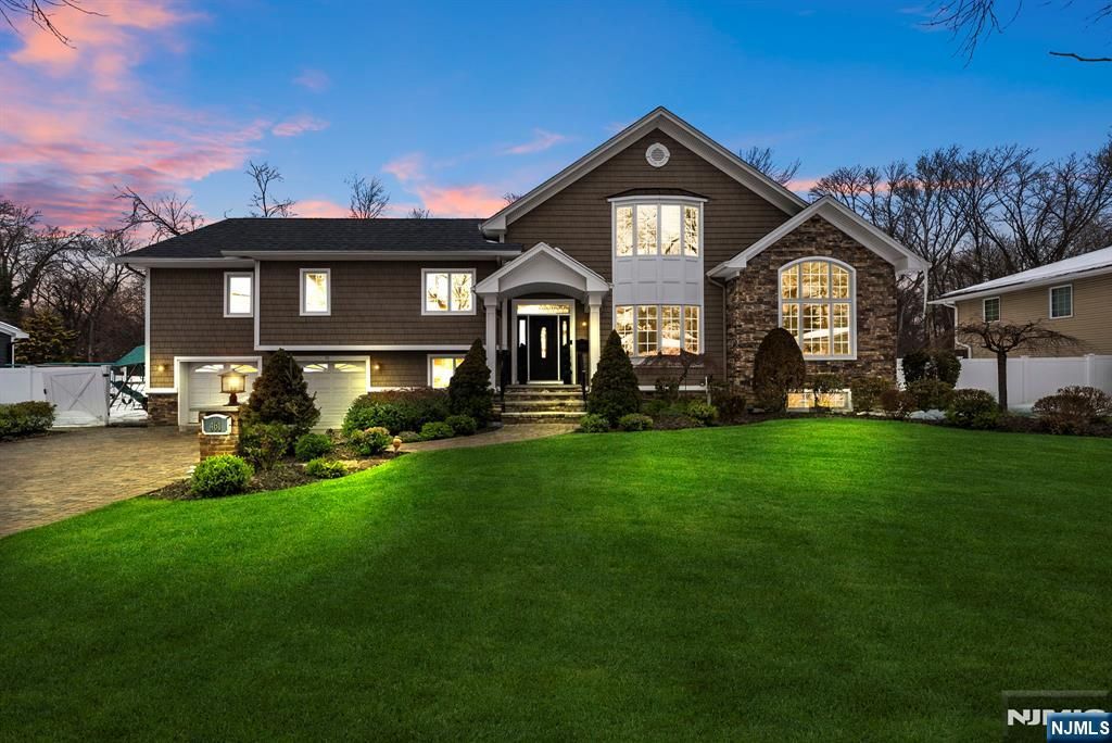 461 Arthur Terrace, Paramus, NJ 07652