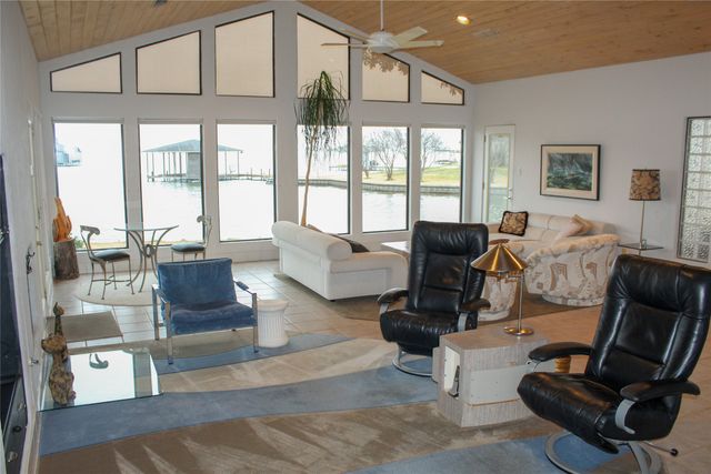 2517 Wildwood Way, Tool, TX 75143