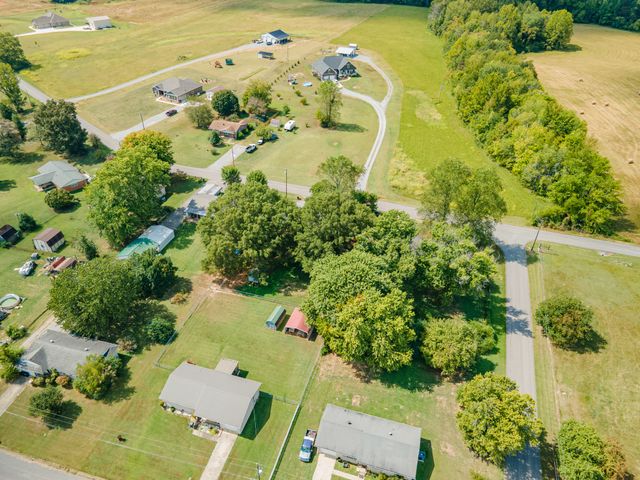 72 Childress Rd, Fayetteville, TN 37334