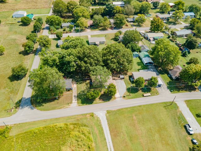 72 Childress Rd, Fayetteville, TN 37334