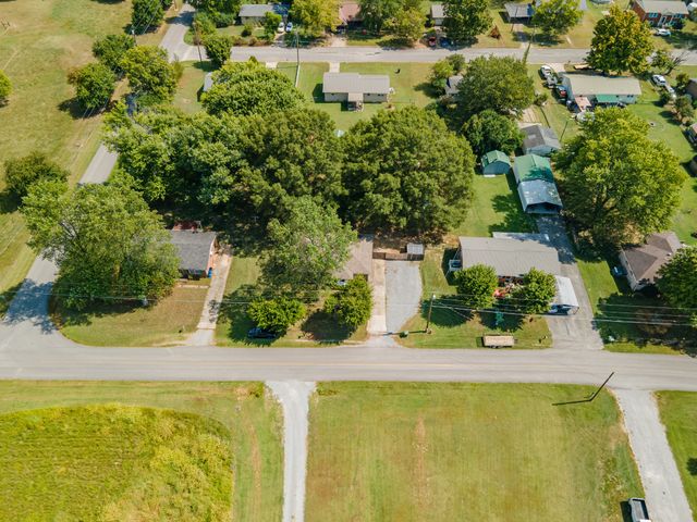 72 Childress Rd, Fayetteville, TN 37334