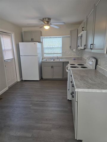 811 MERRIDALE AVENUE, Leesburg, FL 34748