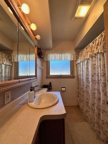 5919 37th AVENUE, Kenosha, WI 53144