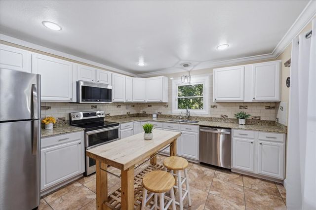 100 Hill Top Court, Willow Park, TX 76087