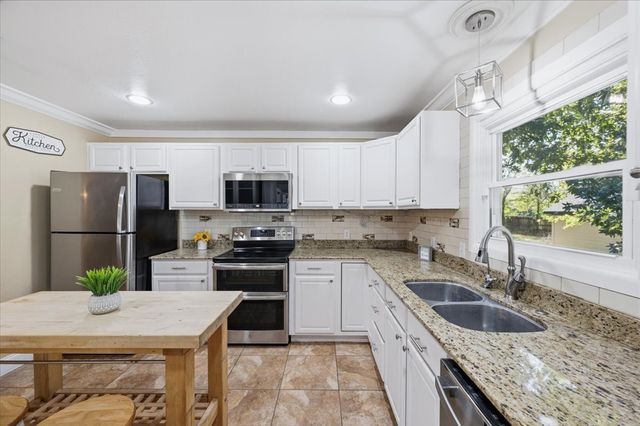 100 Hill Top Court, Willow Park, TX 76087