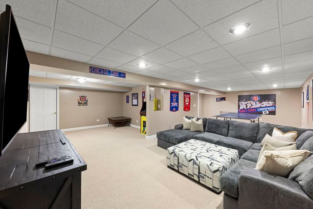 1N210 COVENTRY Drive, Wheaton, IL 60188