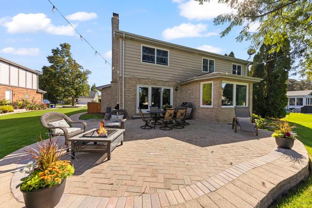 1N210 COVENTRY Drive, Wheaton, IL 60188