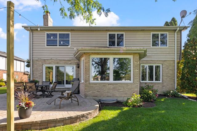 1N210 COVENTRY Drive, Wheaton, IL 60188