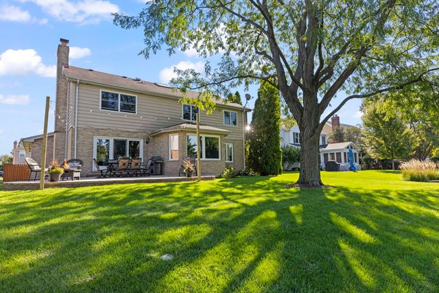 1N210 COVENTRY Drive, Wheaton, IL 60188
